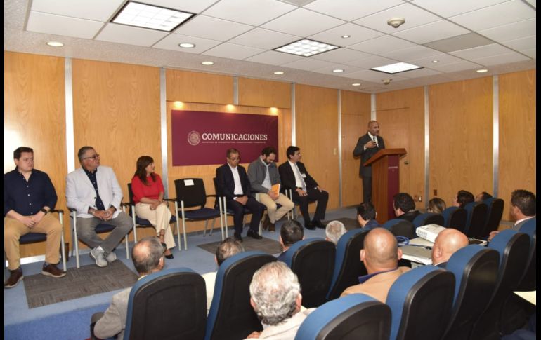 La SICT ha fortalecido su capacidad de respuesta inmediata para la conservación de carreteras y caminos, además de retomar trabajos realizados por administración directa y reactivar el uso de trenes de pavimentación como herramienta clave. CORTESÍA