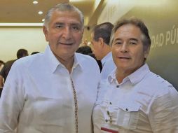 Hernán Bermúdez (der.) fungió como Secretario de Seguridad de Tabasco durante la gestión de Adán Augusto López (izq.). ESPECIAL