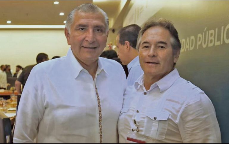 Hernán Bermúdez (der.) fungió como Secretario de Seguridad de Tabasco durante la gestión de Adán Augusto López (izq.). ESPECIAL