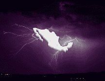 Pronostican lluvias fuertes a muy fuertes, descargas eléctricas y posibles granizadas en gran parte de México. EFE / ARCHIVO