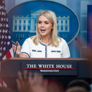 Casa Blanca dice que sigue negociando con la UE y que no extenderá el plazo de aranceles