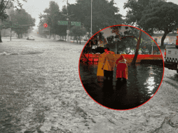 Personal de Protección Civil y Bomberos brindaron apoyo en las zonas afectadas por la lluvia de ayer. ESPECIAL/Bomberos de Zapopan/Policía Vial