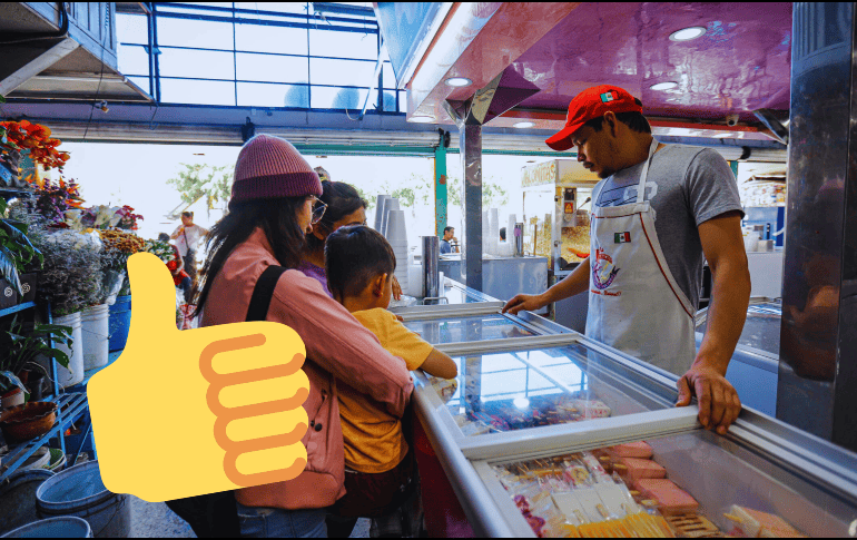 Marcas tradicionales como La Michoacana, así como paleterías independientes, forman parte del día a día de los locales. ESPECIAL / Canva