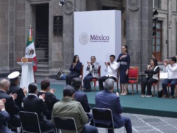 Claudia Sheinbaum montó una guardia de honor y guardó un minuto de silencio en memoria del Benemérito de las Américas. SUN/F. Rojas