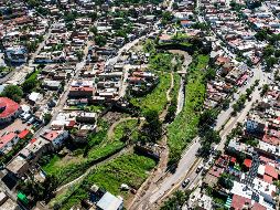 Al centro se observa el arroyo Hondo, que se desbordó el pasado martes y afectó a 144 viviendas construidas en zonas prohibidas (por invadir el cauce). La Martinica se ubica al fondo de Periférico Norte y Tabachines, en Zapopan. EL INFORMADOR/A. Navarro