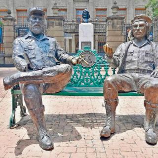 Clara Brugada sugiere reubicar estatuas de Fidel y el “Che”