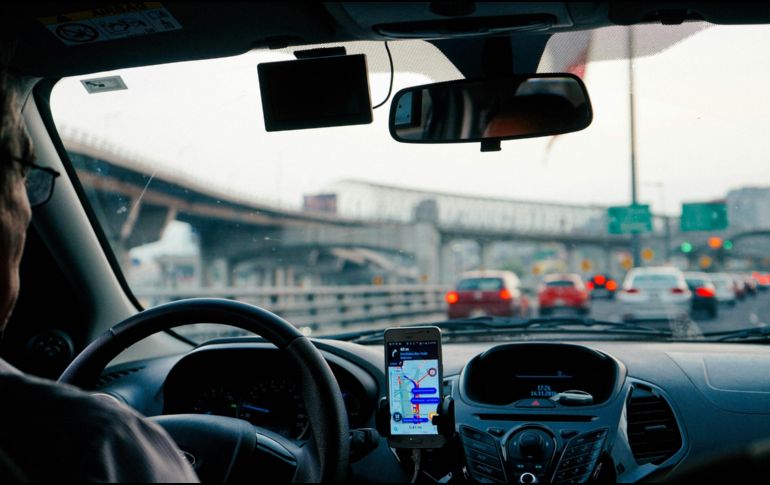 Uber anunció un incremento de tarifas del 7%, lo que ha causado molestia entre los usuarios. Unsplash