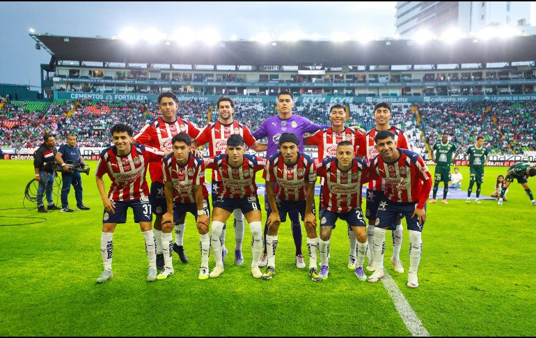 El Club Deportivo Guadalajara debutó en el Apertura 2025 con la ilusión renovada y la presentación oficial de sus cuatro refuerzos. IMAGO7.