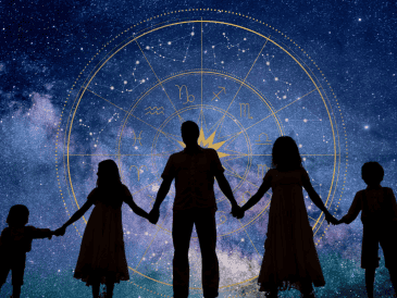 Las constelaciones familiares son una herramienta terapéutica desarrollada por Bert Hellinger, un psicoterapeuta alemán que combinó elementos del psicoanálisis, la terapia sistémica y algunas prácticas espirituales.  CANVA