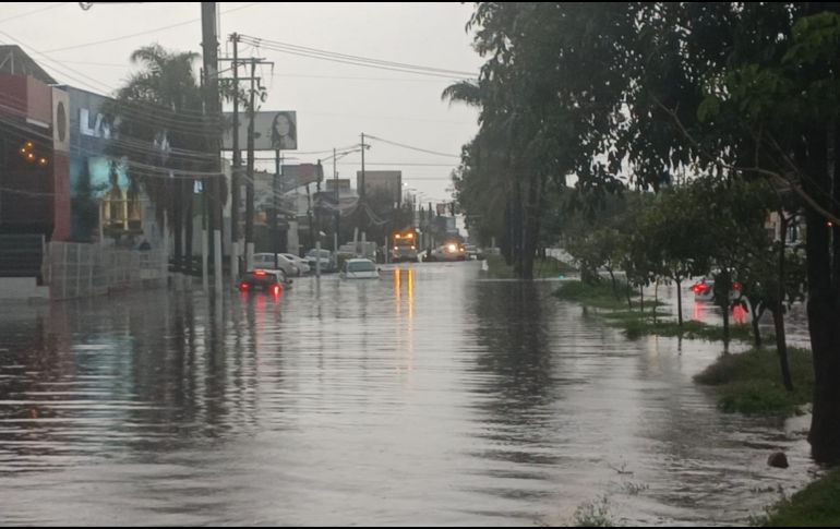 Protección Civil y Bomberos de Zapopan informó que su personal atendió más de 20 reportes relacionados con la lluvia. ESPECIAL/Policía Vial Jalisco