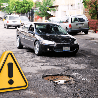 ¿Qué revisarle al coche después de caer en un bache?