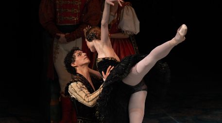 El bailarín mexicano Isaac Hernández, originario de Guadalajara, protagonizó una función inolvidable de 