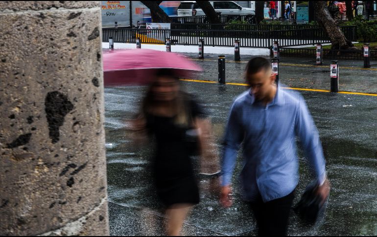 Durante todo el día, la ciudad tapatía permanecerá con nubes y claros en su firmamento. EL INFORMADOR / ARCHIVO