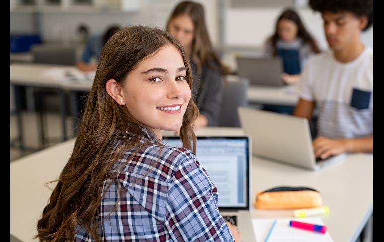 Su propuesta educativa está diseñada para formar estudiantes globales, con visión internacional y habilidades para enfrentar los retos del futuro.