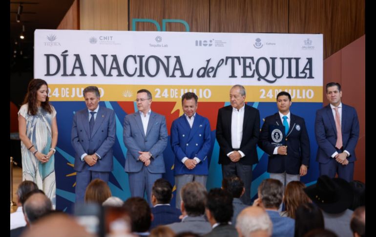 El gobernador, Pablo Lemus, señaló que la industria tequilera seguirá creciendo, por lo que se comprometió a trabajar en coordinación con el Gobierno federal para reducir los aranceles que se cobran en distintos países donde se podrían abrir nuevos mercados. EL INFORMADOR/ H. Figueroa