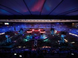 Es la primera vez que La Velada se ha celebrado en horario nocturno, algo que podría haber complicado la puesta en escena, pero las luces han acompañado de una manera casi hipnotizante todo lo que ocurría sobre el escenario. EFE/ J. Vidal