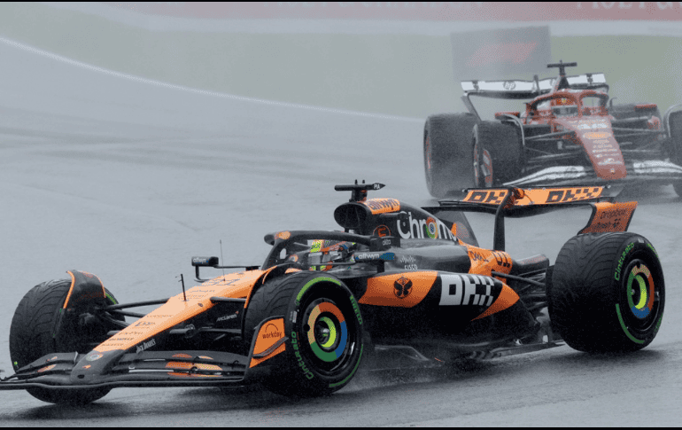 La lluvia en el circuito de Spa-Francorchamps ha retrasado la salida del Gran Premio de Bélgica. EFE/O. Matthys
