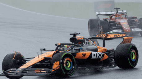 La lluvia en el circuito de Spa-Francorchamps ha retrasado la salida del Gran Premio de Bélgica. EFE/O. Matthys