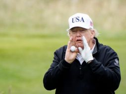 Trump recibe a Von der Leyen en su complejo de golf en Turnberry, en el marco de un viaje personal de cuatro días a Escocia. EFE/EPA/Tolga Akmen