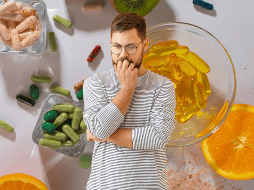 Consumir una vitamina caducada no suele ser peligroso, pero sí menos eficaz. CANVA