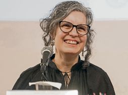 La escritora durante la ceremonia de entrega del Premio Xavier Villaurrutia 2024, en la Sala Manuel M. Ponce del Palacio de Bellas Artes. CORTESÍA