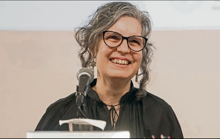 La escritora durante la ceremonia de entrega del Premio Xavier Villaurrutia 2024, en la Sala Manuel M. Ponce del Palacio de Bellas Artes. CORTESÍA