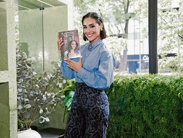 La conductora presenta “De la pasarela a la cocina. Tiempos perfectos”, una obra que combina recetas y relatos personales. CORTESÍA