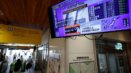 El terremoto acaecido en la península de Kamchatka, provocó alertas de tsunami en Japón, Rusia, Hawái y Alaska. EFE / EPA / F. Robichon