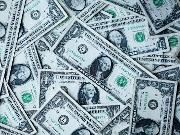 En la última semana, el billete verde acumula una ganancia del 1.68%, y en el balance anual todavía mantiene un avance de 0.96%. UNSPLASH