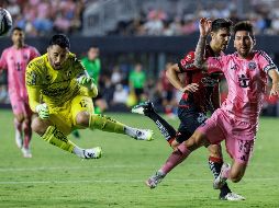 El técnico destacó que admira al astro argentino por su juego cerebral y controlado, por lo que su actitud en esta ocasión le resultó inesperada. EFE/C. HERRERA.