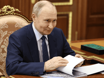 Vladímir Putin firmó el documento después de que este fuera aprobado por ambas cámaras del Parlamento, la Duma y el Senado, con el apoyo del partido del Kremlin. EFE / M. Metzel, Sputnik