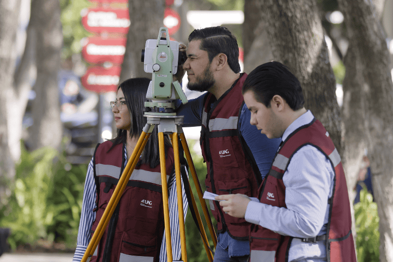 En la UAG encontrarás todo un ambiente propicio para tu formación como profesional.  