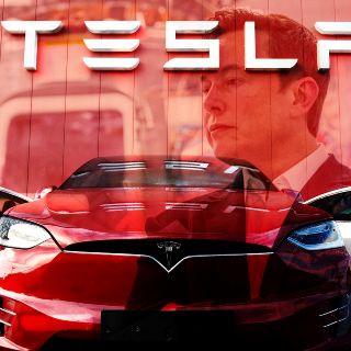 Jurado impone multa millonaria a Tesla por accidente automovilístico