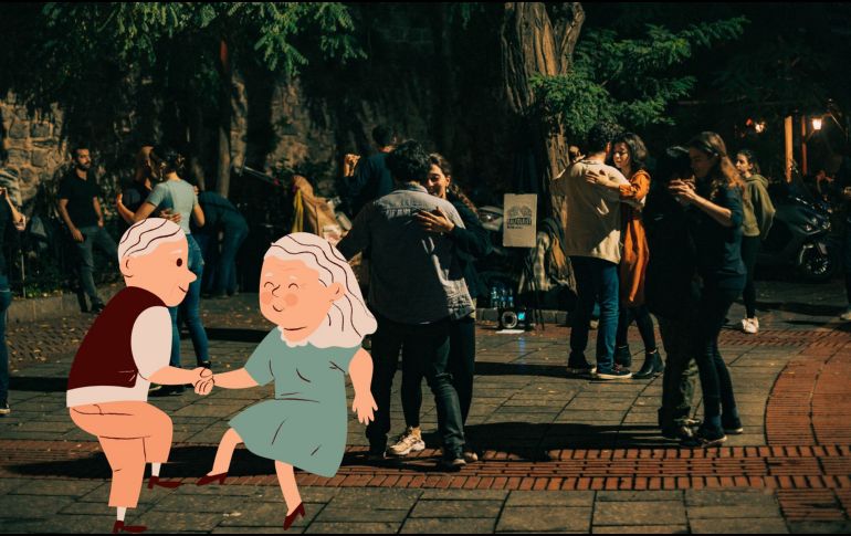 Debido a que el día del abuelo se celebrará el día 28 de agosto, te recomendamos reservar para el sábado 30 o domingo 31. CANVA