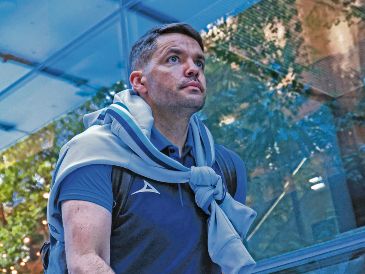 Larcamón afirmó que su equipo se redimirá en los siguientes partidos. ESPECIAL