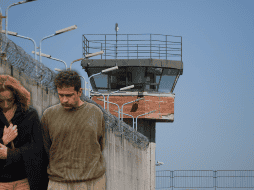 Ocho años estuvo presa Florence Cassez, expareja de Vallarta Cisneros, quien fue liberada en enero de 2013. ESPECIAL / CANVA