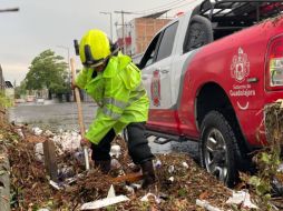 Protección Civil y Bomberos de Guadalajara, junto con personal de distintas dependencias municipales, realizaron recorridos por varios puntos de la ciudad para verificar los daños. X / @GuadalajaraGob 