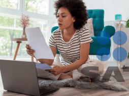 El SAT cuenta con herramientas digitales para rastrear movimientos financieros y comparar la información bancaria con las declaraciones fiscales, lo que le permite detectar inconsistencias con facilidad. CANVA