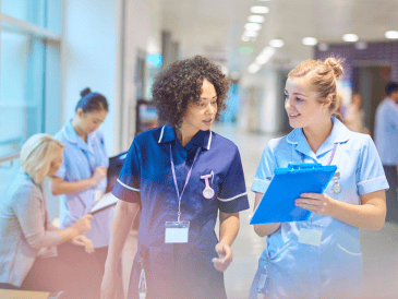 La Enfermería se ha consolidado como una de las profesiones más valiosas dentro del sistema de salud, no solo por su rol fundamental en la atención directa de los pacientes, sino también por su contribución en la prevención, el acompañamiento y la rehabilitación. CANVA