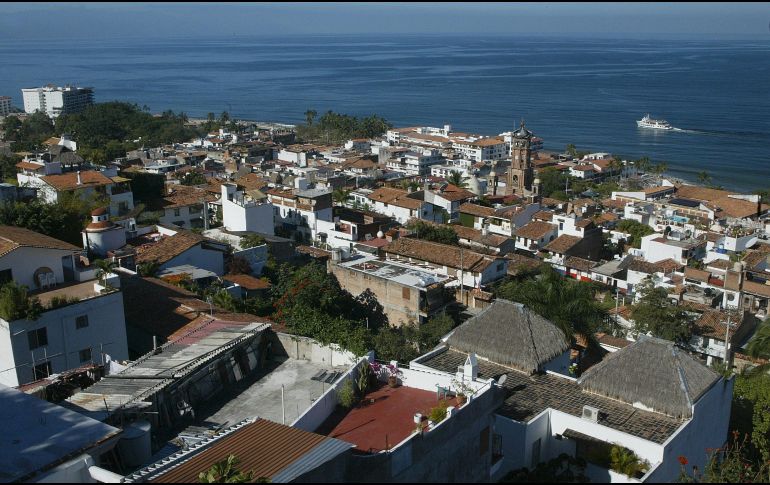 Puerto Vallarta es uno de los municipios con diversos destinos de playa ideales para visitar en vacaciones de verano. EL INFORMADOR / ARCHIVO