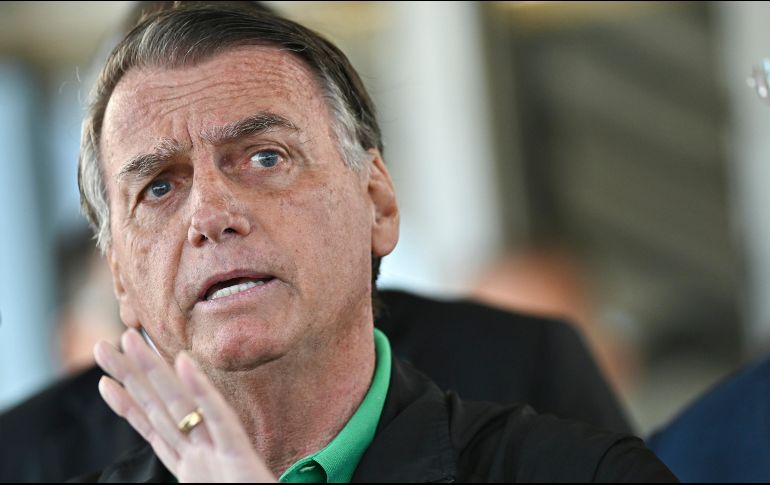 La Corte Suprema de Justicia de Brasil ordenó este lunes la prisión domiciliaria del expresidente Jair Bolsonaro por incumplir algunas de las restricciones cautelares que se le habían impuesto ante el riesgo de una fuga, en el marco de su juicio por golpismo. EFE / ARCHIVO