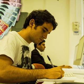 Las carreras en México que destacan por MEJORES salarios