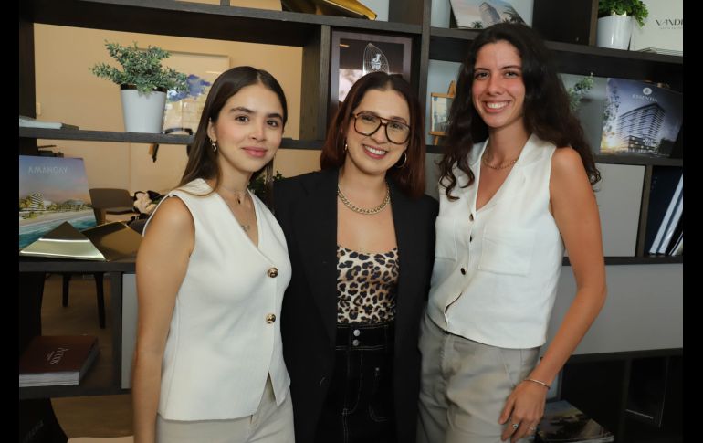 Frida Montoya, Montserrat Vallejo y Karen Corona. GENTE BIEN JALISCO / C. Jimeno