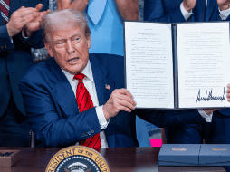 Estos nuevos aranceles comenzarían a aplicarse 21 días después de la firma. EFE