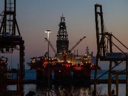 El precio del petróleo intermedio de Texas cerró ayer con una caída del 0.73 %, llegando hasta los 63.88 dólares por barril. Unsplash