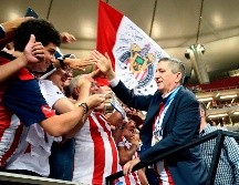 Omar Arellano, aseguró que a los seguidores del club Rojiblanco se les ha olvidado que Jorge Vergara rescató al equipo y dejó un gran legado. AFP / ARCHIVO