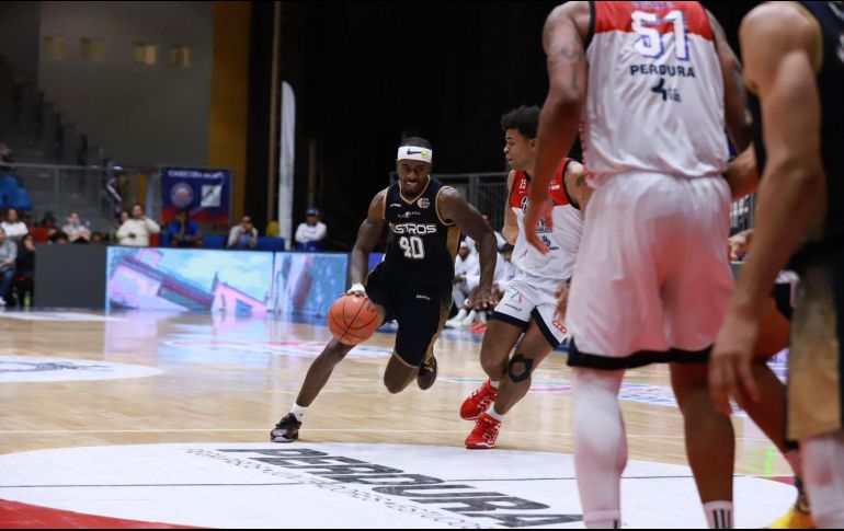 Chavaughn Lewis volvió a lucir sobre la duela al anotar 19 puntos para Jalisco. X/AstrosJalisco