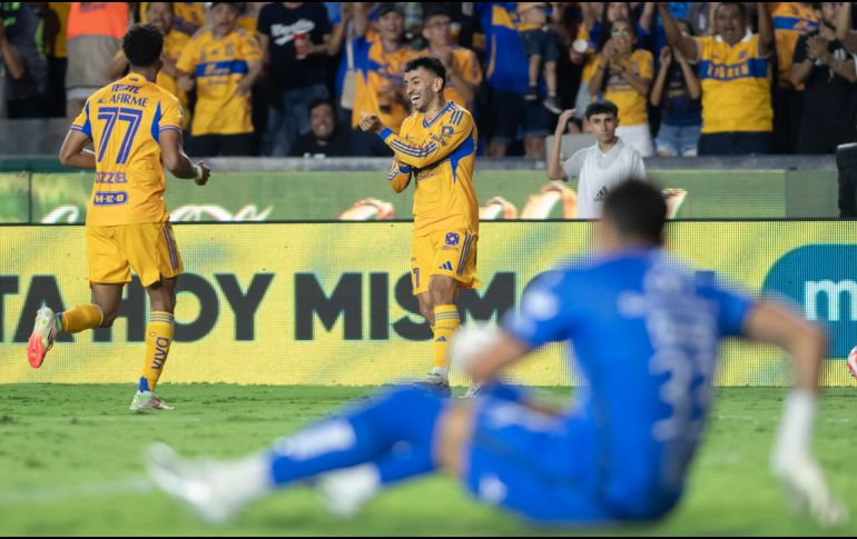 Ángel Correa celebra su gol, el cuarto de los Tigres. EFE/M. Sierra