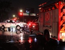 Debido a tales condiciones, elementos de Protección Civil y Bomberos de Zapopan realizaron operativos durante la madrugada para limpiar bocas de tormenta y alcantarillas. ESPECIAL / Protección Civil y Bomberos Zapopan