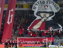 Posterior al cántico en contra del estratega Rojinegro, la afición comenzó con los abucheos a los jugadores. IMAGO7